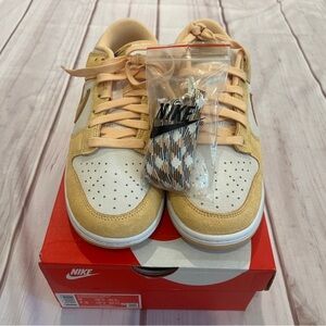 Nike Dunks white/gold